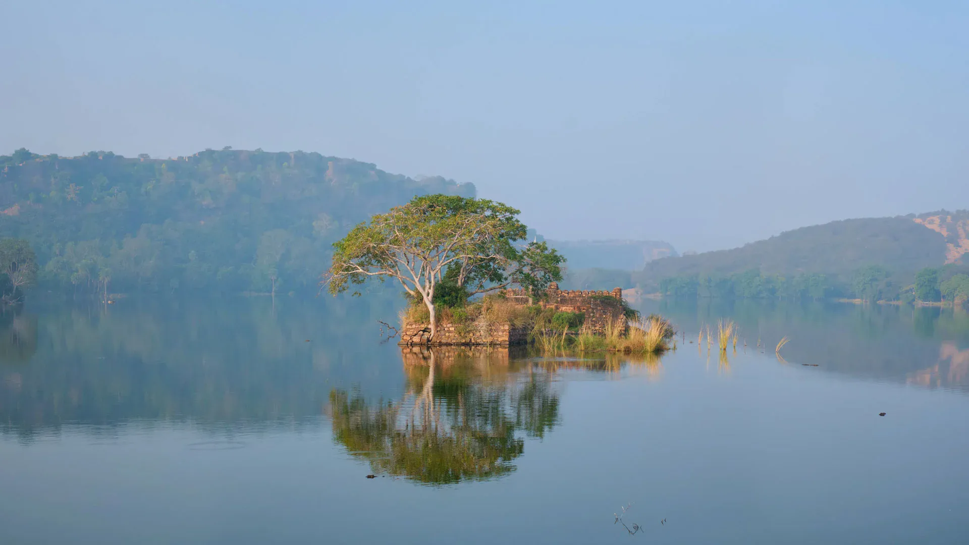 Malik Lake Tour Hire