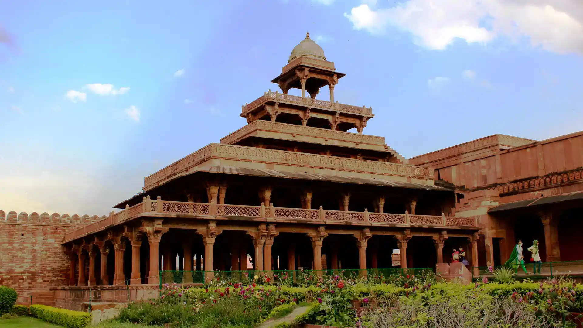 Panch Mahal Tour Hire